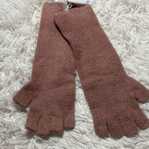 Barefoot Dreams Accessories - Barefoot Dreams Cozy Chic Fingerless Gloves Terra Pink L /XL NWT